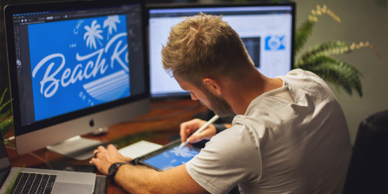 What to Consider Before Hiring a Logo Designer